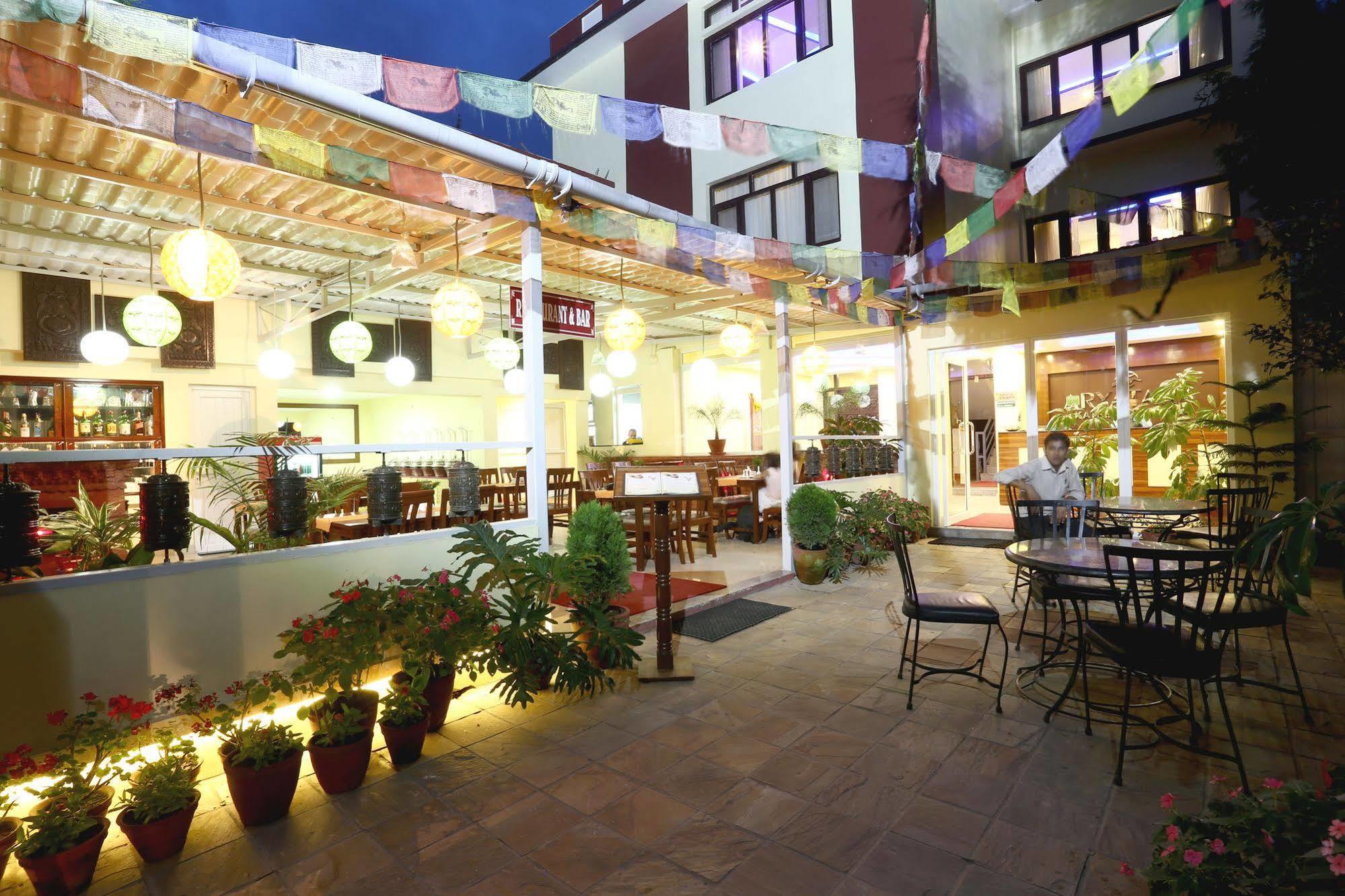 Aryatara Kathmandu Hotel מראה חיצוני תמונה